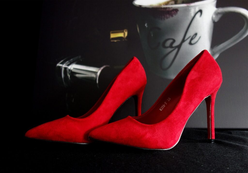 high heels, espresso, lipstick-2086307.jpg